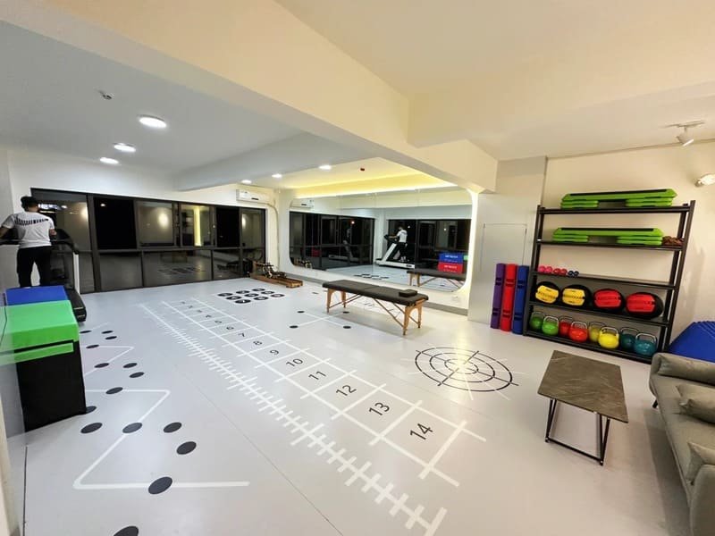 soundwave graphic demonstrating IIC noise reduction through floors